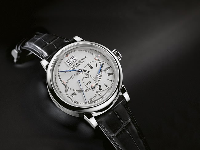 圆形设计的时间显示和万年历视窗是Richard Lange Perpetual Calendar “Terraluna”的特色之处