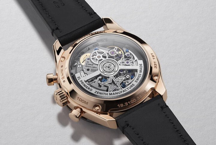 El Primero 3600采用镂空自动盘呈现更开阔的机芯视野，其精密的零件结构与细致的作工让人看得相当享受