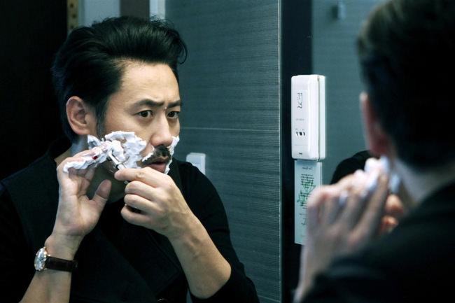 在《离婚律师》中「男神」吴秀波腕间都有一枚BLANCPAIN宝珀的陀飞轮腕表