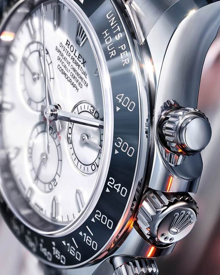 Cosmograph Daytona 126502 首次搭载 "铂金钢" 蚝式表壳，中层表壳采用耐用蚝式钢，底盖外环选用尊贵铂金材质。