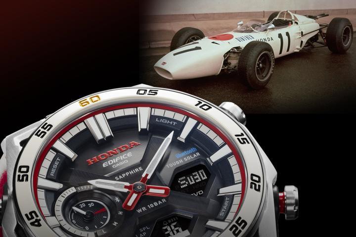 表圈采用与 RA272 车身相同的 Championship White 白色涂装并在 60 分钟位置以金色点缀。表盘外缘的红色圆圈呼应 RA272 车身上涂绘的日之丸图案。