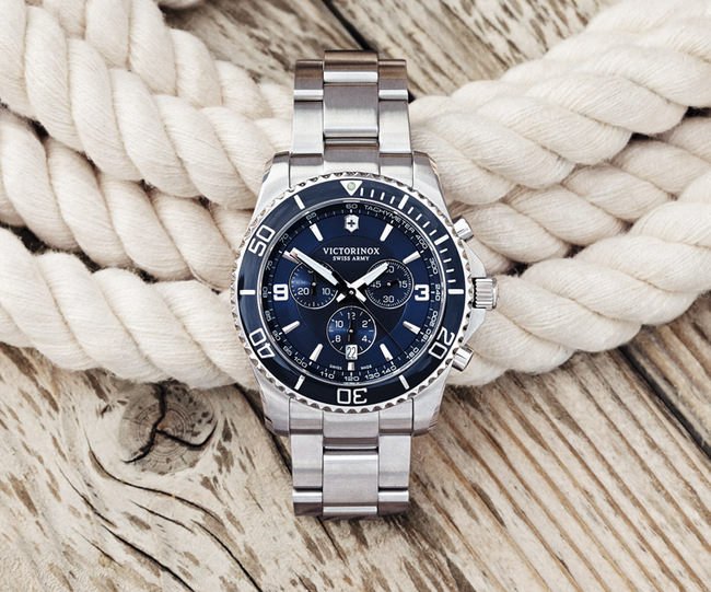 配备革新外型的Maverick Chronograph计时码表，展现无与伦比的运动个性和都会气息，是现代生活的完美伙伴
