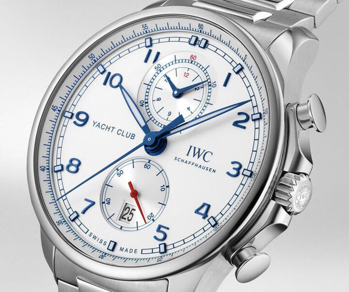 第三代Yacht Club计时码表的表径扩增为44.6mm，同时细看如中央秒针颜色以及日期窗位置等都有做出调整