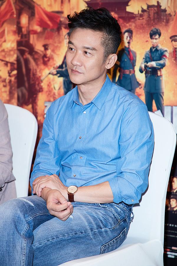 黄志忠佩戴宝珀Villeret经典系列腕表亮相《建军大业》北京首映礼