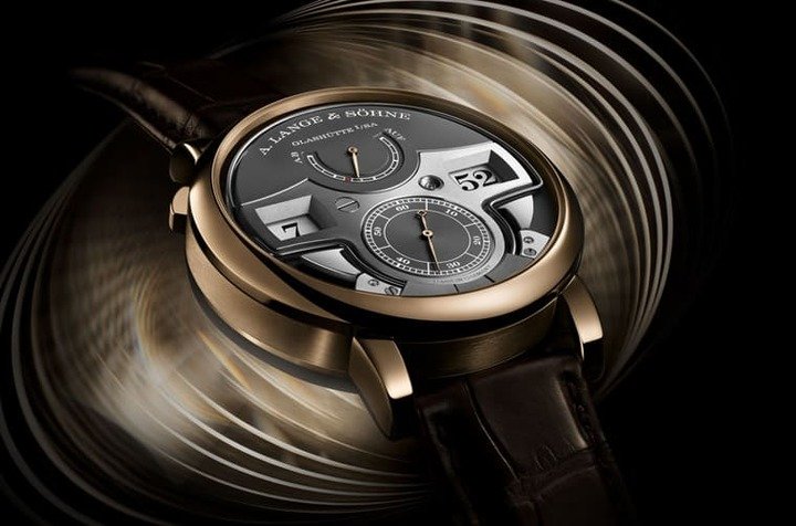 Zeitwerk Minute Repeater 2023年采用朗格独家合金蜂蜜金制作，外型散发与过往有别的魅力。
