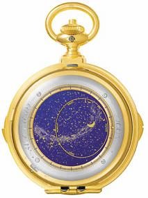 百达翡丽 Patek Philippe Star Caliber 2000 经典怀表，日月两面 _ 表的正面显示时分秒，以及与万年历功能同步的天文时差，包括日期，月份，闰年及四季变化。此外，这个巧夺天工的设计还配有一个早晚变化日出日落的24小时弧形显示。不仅如此，正面还可观察到机芯能量储备和编钟报时装置。 背面间也即苍穹图是一幅壮观的星空画面，显示天体走向，月球运转轨迹，月相盈亏，月球及天狼星通过子午线时。