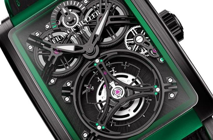 Long Island Evolution Giga Tourbillon的陀飞轮框架达20mm，比面盘一半的空间还大，让人非常享受其自转时的壮观动态之美。