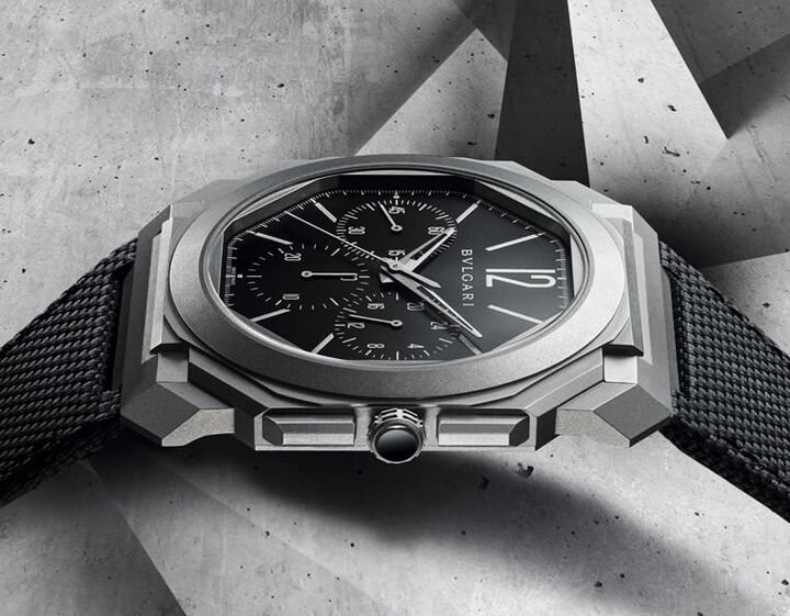 继2019年之后，宝格丽2021年再发表Octo Finissimo Chronogrph GMT Titanium，新作换上橡胶表带、面盘也改为黑色