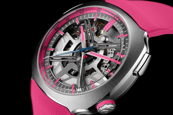 疾速者 Alpine 车手款粉红色特别版腕表，飞返功能可瞬间重置计时，是赛车运动中的重要功能，如今以粉红色点缀时标以及时针及分针，更显耀眼。