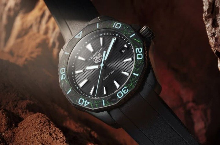 Aquaracer Professional 200 Solargraph为泰格豪雅2022年推出的太阳能潜水表。