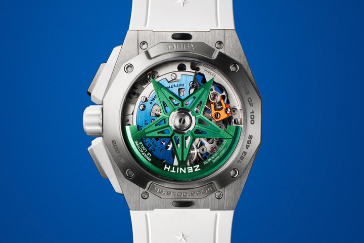 Defy Extreme Chroma 搭载双机芯结构的 El Primero 9004 自动上链机芯。第一组擒纵机构振频为 5 赫兹 (36,000 次 / 小时)，确保走时精准；第二组振频为 50 赫兹 (360,000 次 / 小时)，驱动计时功能。