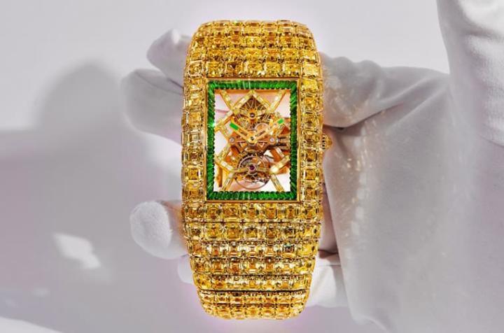 JACOB & CO.最新高级珠宝表Billionaire Timeless Treasure采用大量黄钻镶嵌，要价高达2000万美金。