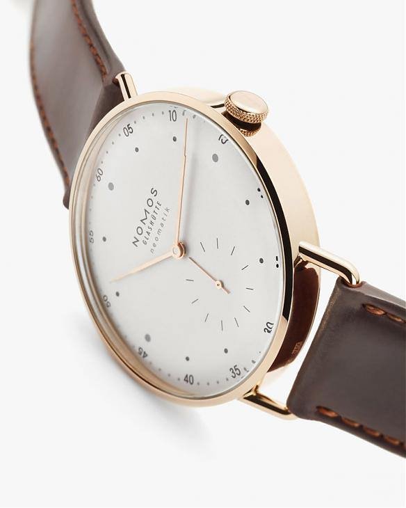 NOMOS人气表款Metro首次以18K金制作表壳，搭载NOMOS自动机芯DUW 3001