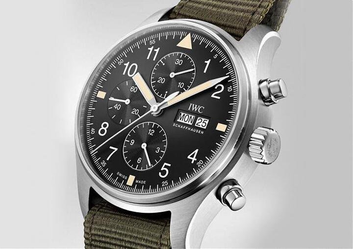 IWC去年开始推出自家的线上购物平台，近期则有新作Pilot's Watch Chronograph推出，限定网络发售的模式将有助于拓展更多元的客群