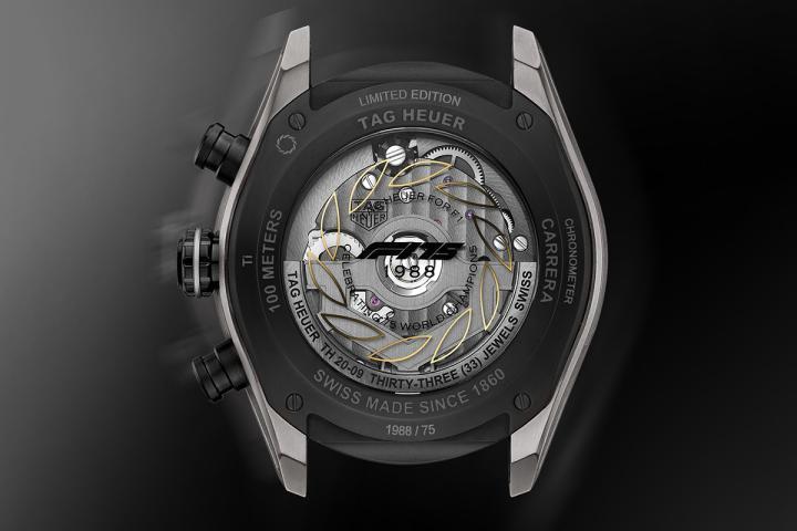 TAG Heuer Carrera Chronograph Tourbillon Extreme Sport 陀飞轮计时腕表 | F1® 75 周年黄金限量版，向自 1950 年以来的 75 位世界冠军致上崇高敬意，每只腕表镌刻有从首届赛季 1950 年至 2024 年的独立专属年份，别具纪念意义。金色胜利桂冠点缀表背与蓝宝石水晶玻璃上，象征荣耀与胜利的永恒精神。