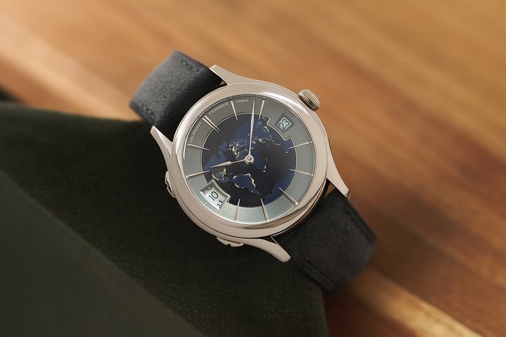 Classic Traveller Globe Night Blue