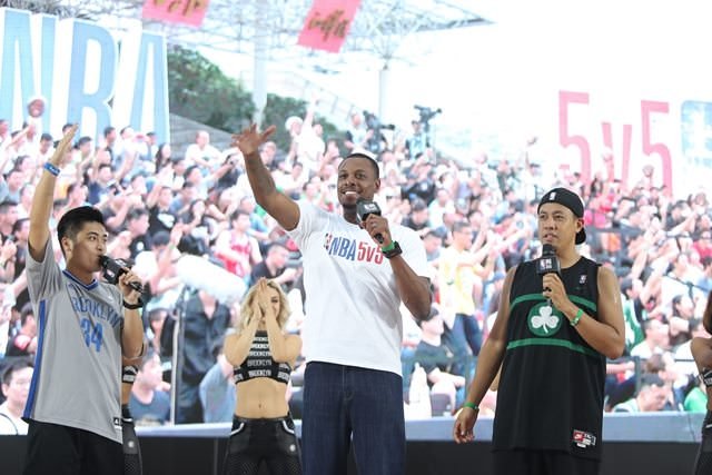 NBA明星球员保罗·皮尔斯惊喜现身天梭“绝杀时刻”总决赛