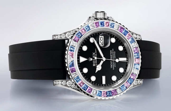 继玫瑰金糖果圈后，劳力士2022年再推出表圈镶有宝石的Yacht-Master 40新作126679SABR。