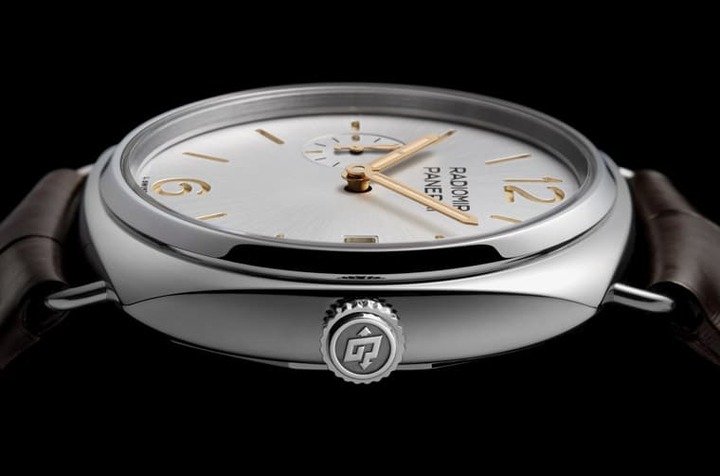 Radiomir Quaranta将表径降至40mm，表壳厚度也压低至10.15mm，成为沛纳海目前表壳最薄的作品。