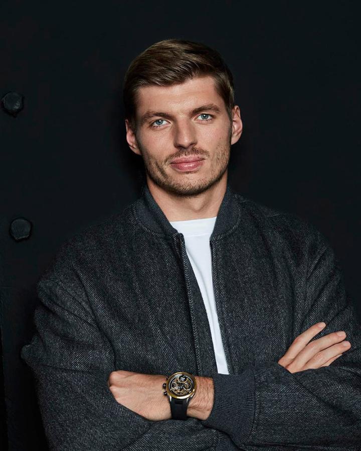 Max Verstappen 佩戴献给冠军的荣耀之作 Carrera Chronograph Tourbillon Extreme Sport 陀飞轮计时腕表 | F1® 75 周年黄金限量版，完美诠释为胜利而生的精神。