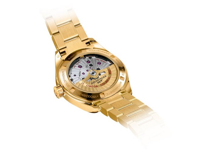Seamaster Aqua Terra搭载的欧米茄Master Co-Axial 机芯8501，透明表背尽显机械之美