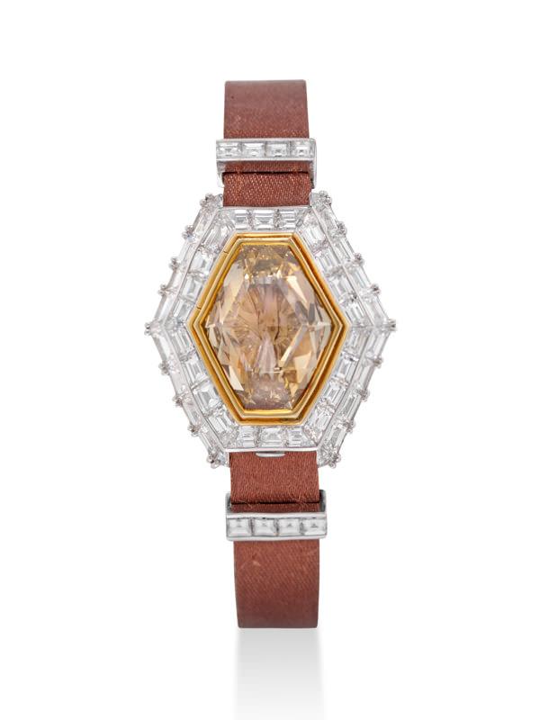 伯爵女装腕表，此腕表配备 18K白金镶钻六边形表壳，配衬棕色钻石镶嵌隐藏式表盘，制于1998年
