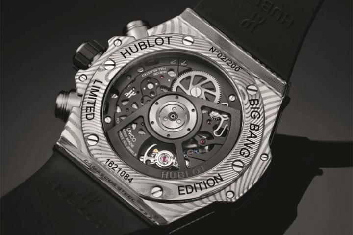 Hublot Big Bang Unico星厨腕表搭载HUB1280 UNICO自动上炼，具备功能包含日期、小时及分钟显示、飞返计时。