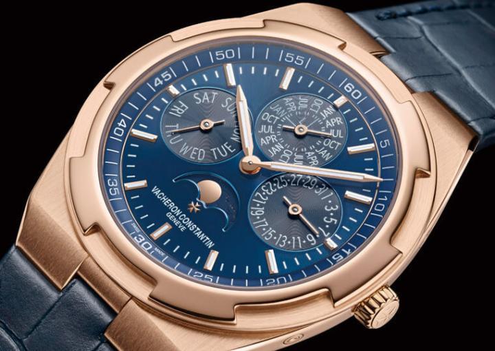 比起先前的灰面和银面，2019年新出的蓝面带点镜面光泽有点不一样，这也让蓝色的光泽更能吸引人的视觉注意力