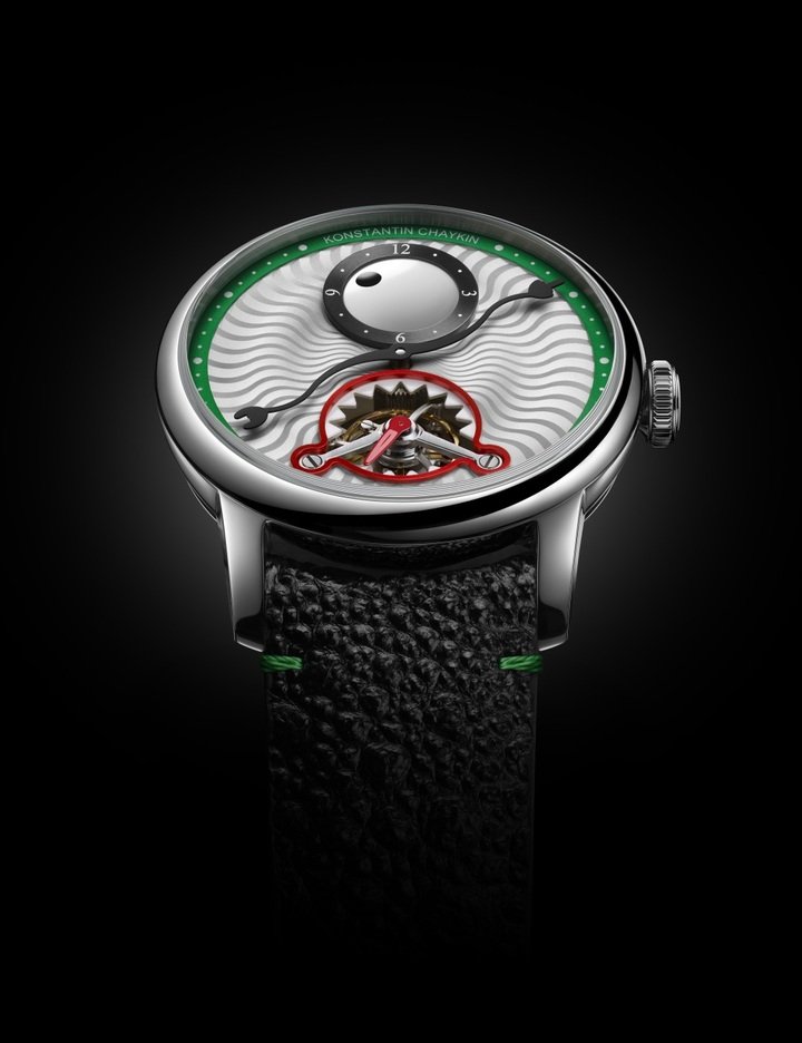 目光与 Time Eater Tourbillon（时间吞噬者陀飞轮腕表）交汇的瞬间，那硕大的圆形 “眼睛” 仿佛怪兽正睁眼望你，锯齿状尖牙张开，好似要吞噬所有时间。
