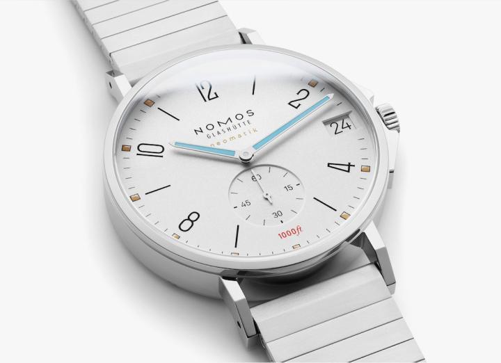 这款neomatik手表不只是NOMOS经典款式的运动改版，它具有钢织手环表带， 外观精美，佩戴极为舒适，且在严苛的压力测试中表现出众