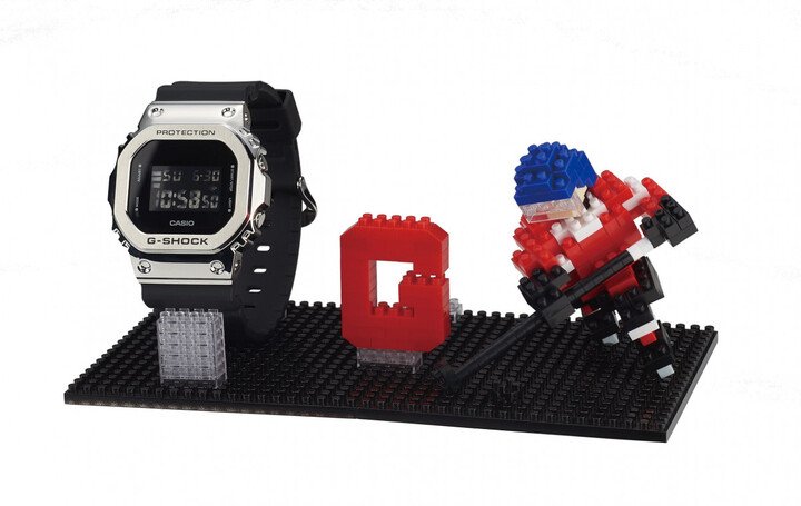 即日起于G-SHOCK概念店或CASIO官方商城购买GM-5600系列表款，即可获得G-SHOCK x nanobloack®联名迷你积木，共四款。（品牌采随机出货形式）
