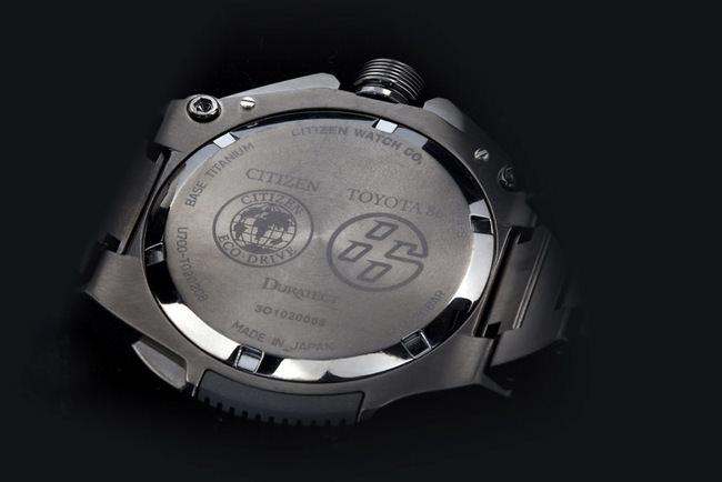 CITIZEN X TOYOTA 86再度携手推出第二代的全球限量版腕表，充满赛车感的流畅外型，点燃车迷与表迷的热血灵魂