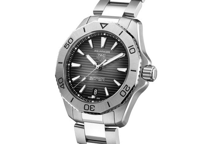 继Aquaracer Professional 300之后，2022年泰格豪雅革新Aquaracer Professional 200潜水表，以取代旧款41mm型号。