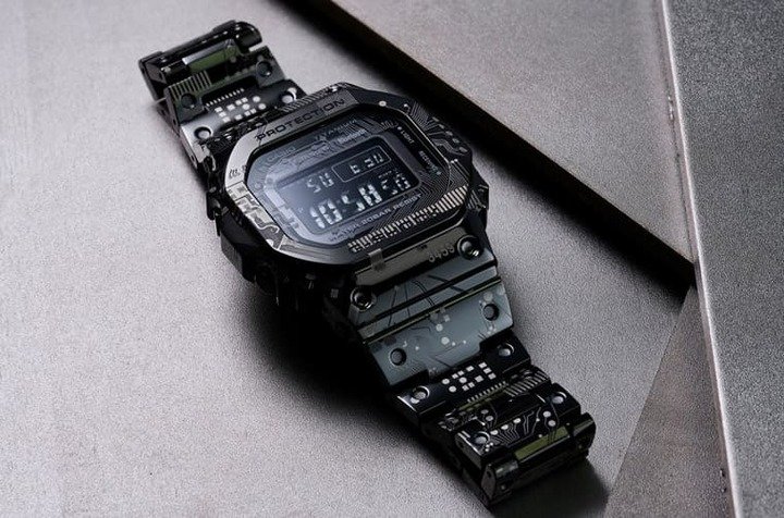 G-SHOCK以机芯电路板为灵感，创作出采用钛合金表壳的GMW-B5000系列新作。
