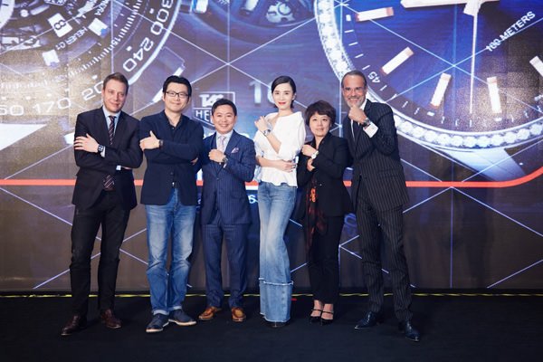 与会嘉宾共同佩戴泰格豪雅腕表记录精彩瞬间