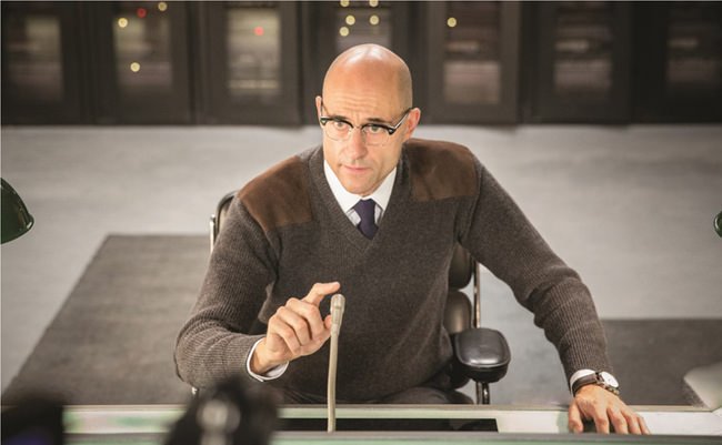  由Mark Strong饰演的Kingsman特工培训员Merlin佩戴Kingsman系列的特别版不锈钢款式