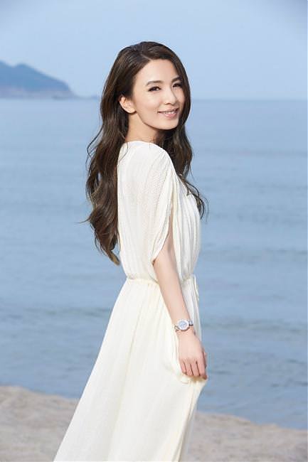 Hebe田馥甄演绎CITIZEN光动能全球电波对时表款，夏季极光Aurora再现