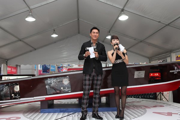 香港人气明星马德钟亲临南宁为康斯登活动助阵