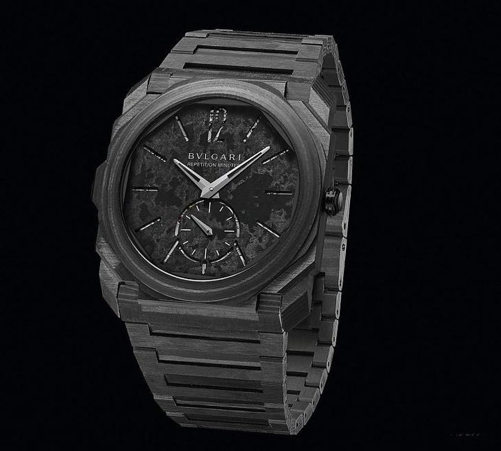 换上全新材质后的Octo Finissimo Minute Repeater Carbon，除了薄还顺势将腕表重量一再下调