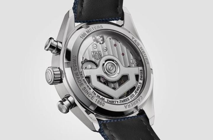 表背透明底盖可见手表搭载的80小时动储机芯TH20-06。