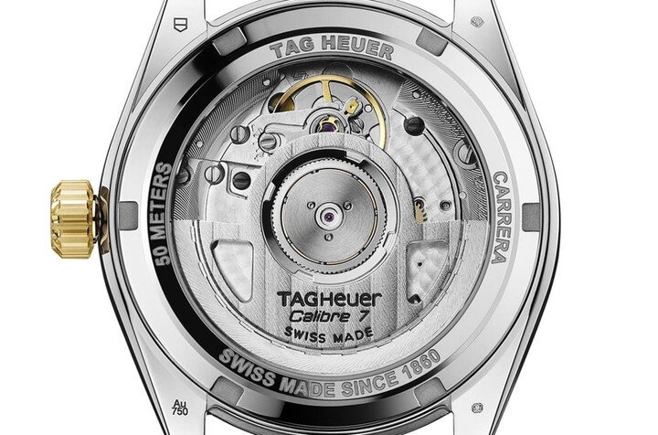 Carrera Plasma前卫黄钻手表搭载的Calibre 7机芯于表背能够一览无遗，其动力储存可达56小时。