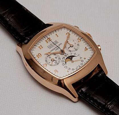 Ref.5020的表壳设计成坐垫型，又有人称之为电视机表，与Ref.3970使用同款机芯。 可惜在90年代推出之时未获得广大反响