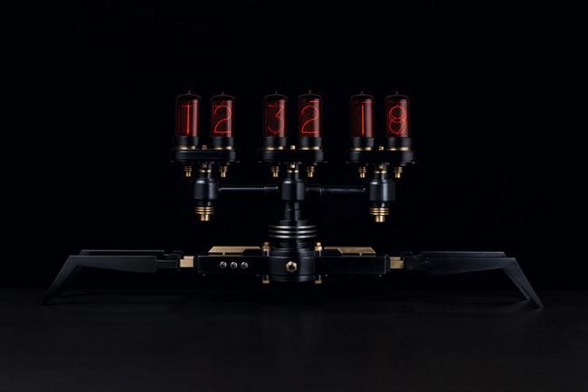  Nixie Machine──Frank Buchwald为M.A.D.Gallery 限量制做出令人称奇的真空管雕塑时钟