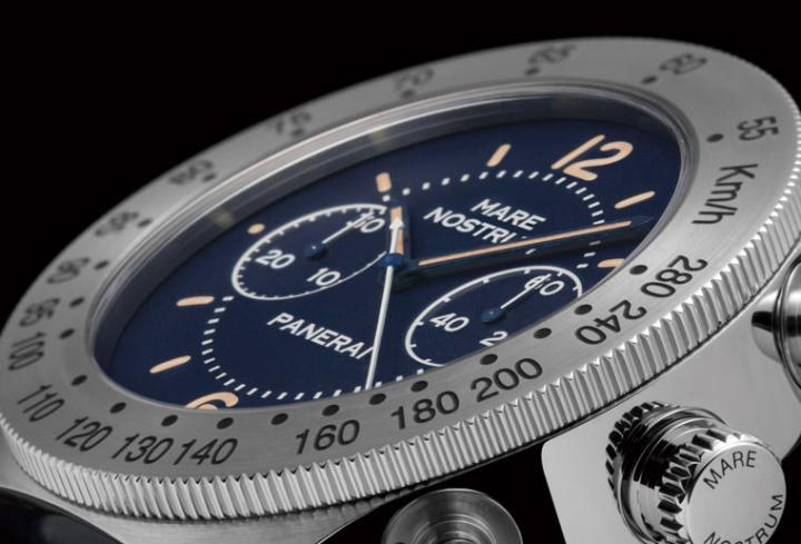 大径版和小径版的面盘结构有所不同，初代、PAM00300和601的面盘以刻度为界内外分成上下两层，1990年代的几版以及这款716则是单一完整的盘面，而这个差异以尺寸来说也很合理