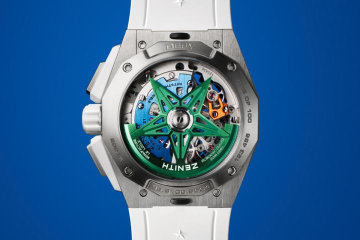 Defy Extreme Chroma 搭载双机芯结构的 El Primero 9004 自动上链机芯。第一组擒纵机构振频为 5 赫兹 (36,000 次 / 小时)，确保走时精准；第二组振频为 50 赫兹 (360,000 次 / 小时)，驱动计时功能。