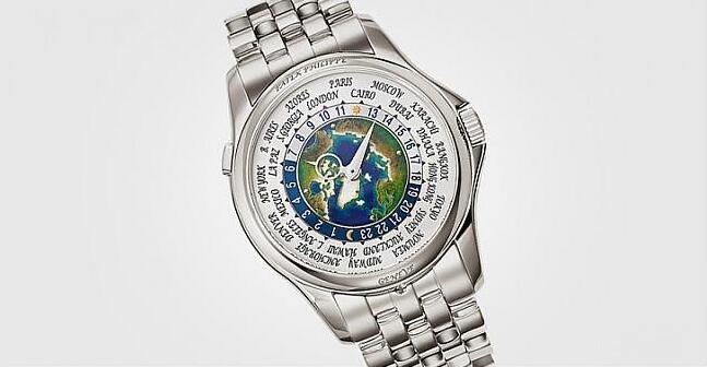 PP深受市场欢迎的珐琅彩绘世界时区腕表推出铂金改款，除了可由表壳6点方向的镶钻辨认出材质种类外，连表带也一併换上金属链带
