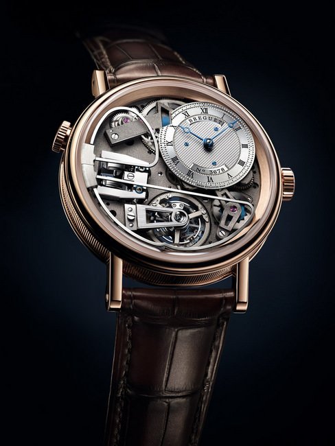 宝玑传世系列Tradition Répétition Minutes Tourbillon 7087三问报时陀飞轮腕表， 18K 黄金表盘采用玑镂刻花处理，更特别搭载了陀飞轮装置