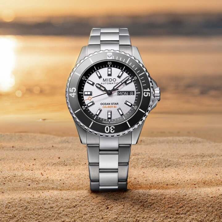 MIDO Ocean Star 200 全新黑白配色腕表，搭载具备 80 小时动力储存与 Nivachron™钛游丝的 Caliber 80 自动上链机芯，展现兼具专业性能与日常美感的纯粹风貌。