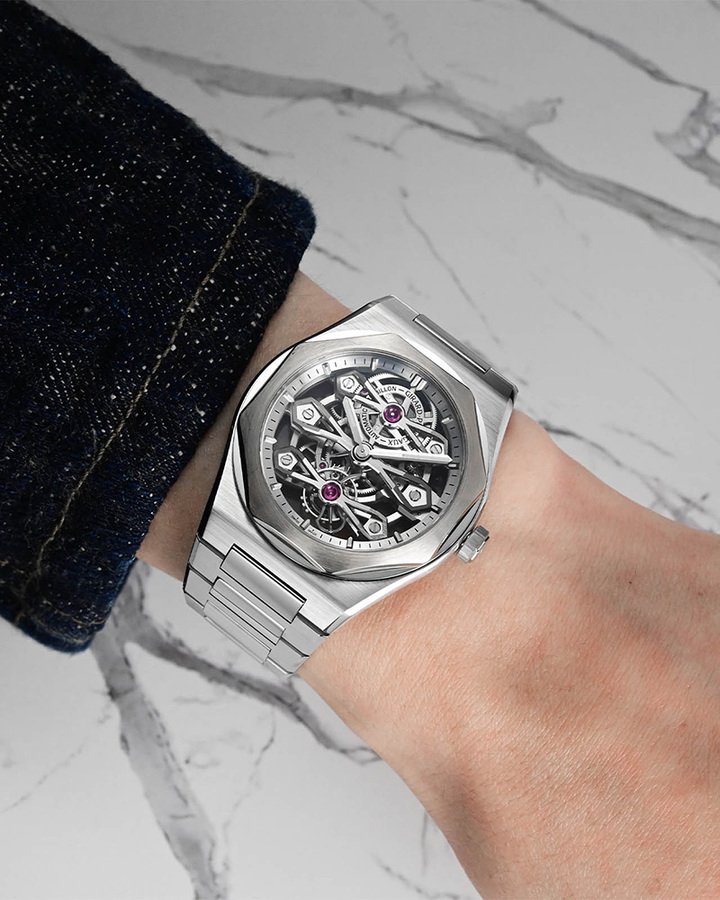 继 Laureato 桂冠系列 50 周年纪念款腕表面世后，限量发行 50 只的 Laureato 三金桥陀飞轮腕表臻启桂冠 50 周年庆典的第二华章。