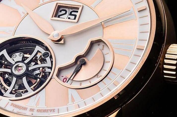 论外形，弓形动力储存显示充满复古韵味；论实用性，清楚易懂的设计为自动上鍊带来绝佳的便利性